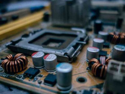 談?wù)勲娮游锪锨鍐危˙OM）中較貴的IC